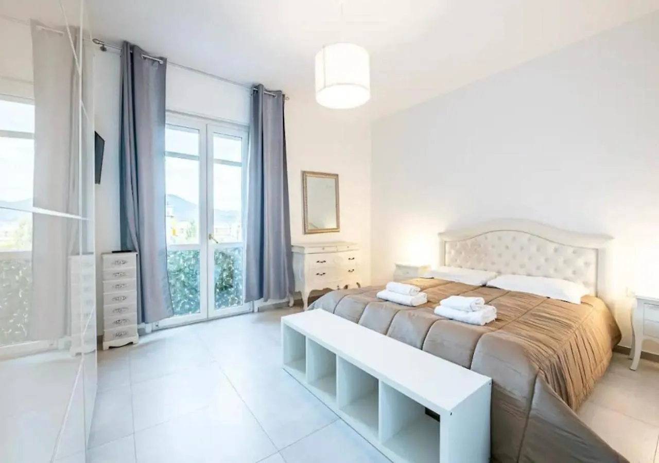 Apartment La Suite Di Tommy Con Parcheggio Privato Florence Italy